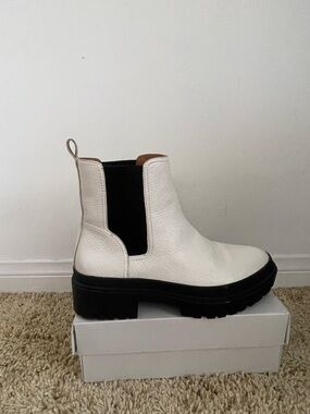 Lucky Brand White Leather Chelsea Boot with Black Elastic